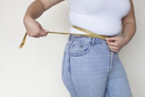 160cmでミケポと呼ばれるのは何キロ？ぽっちゃり体型の限界とモテ度の違い